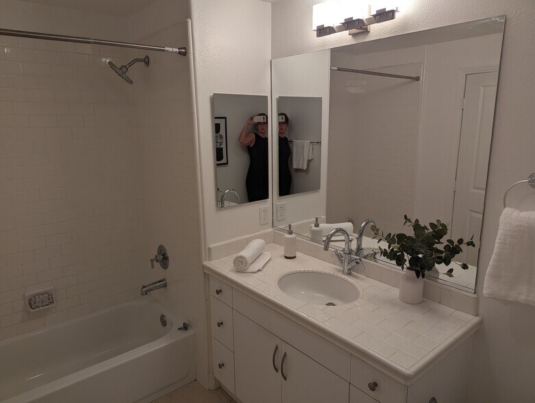 Building Photo - 7100 Playa Vista Dr