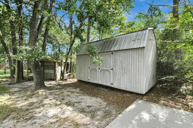 Building Photo - 22806 Lantana Dr