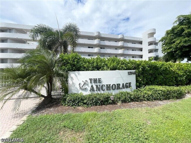 Building Photo - 12945 Vanderbilt Dr