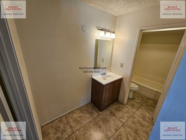 Building Photo - 22nd & Kolb Area Condo - Upstairs unit in Langley Gardens