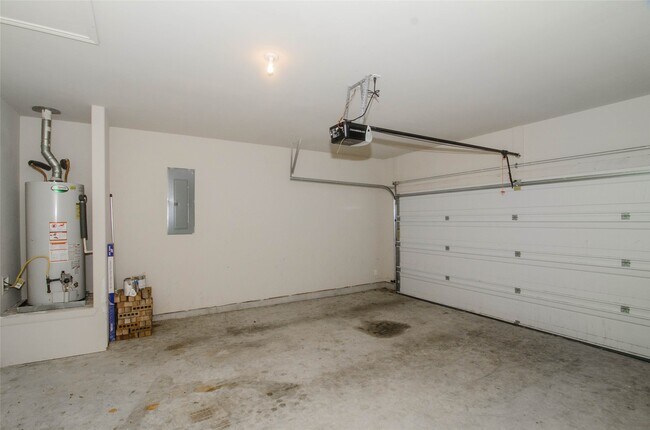 Building Photo - 20702 Rainmead Dr