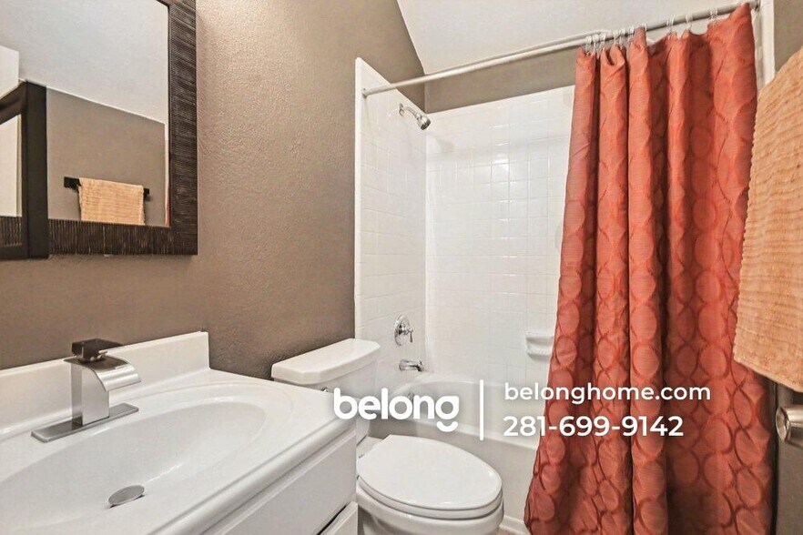 Building Photo - 2855 Everett Dr