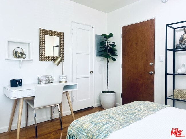 Building Photo - 1860 Alexandria Ave