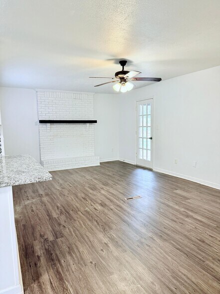 Building Photo - 3553 Pine Needle Dr SW