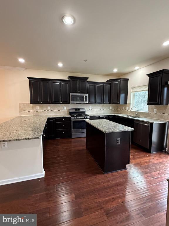 Building Photo - 7018 Foxton Way