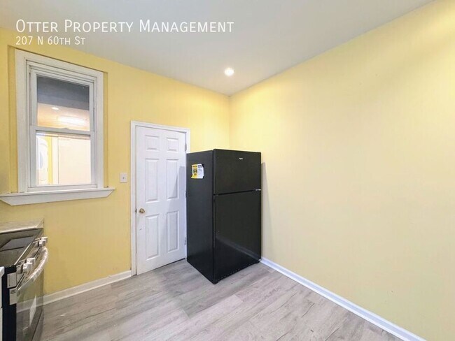 Building Photo - 207 N 60th St