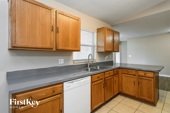 Building Photo - 908 S Rennes Ct