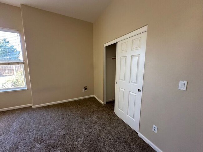 Building Photo - 1631 Caliterra Way