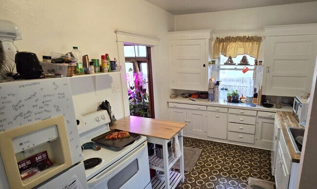 Building Photo - Charming, Spacious Rental in Old Town Fort Collins | Avail. 08/01/2026