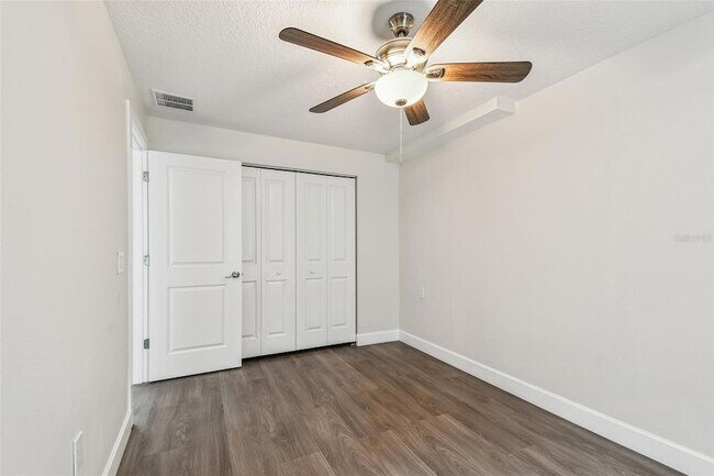 Building Photo - 650 E Tarpon Ave