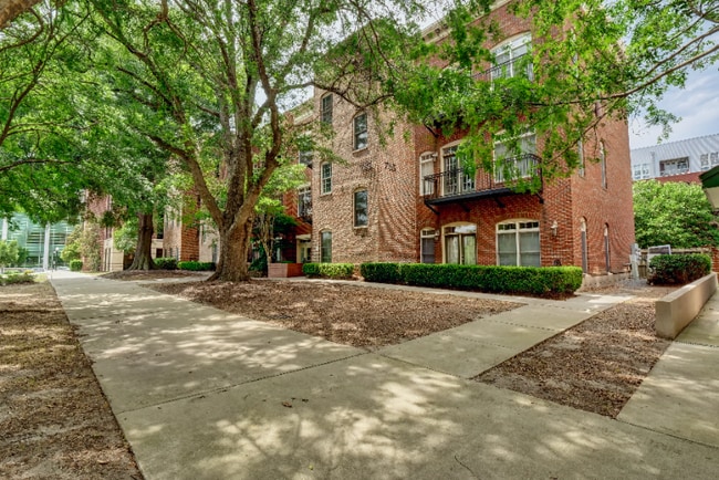 Building Photo - 715 N 4th St