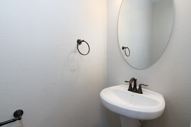 Building Photo - 14607 W Bekapark Ct