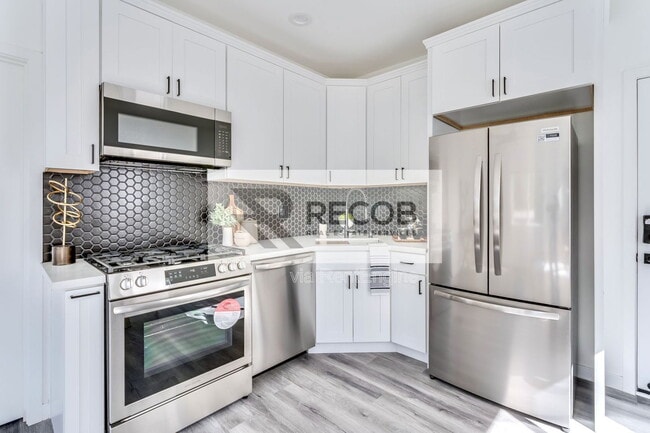 Building Photo - 4506 Moraga Ave