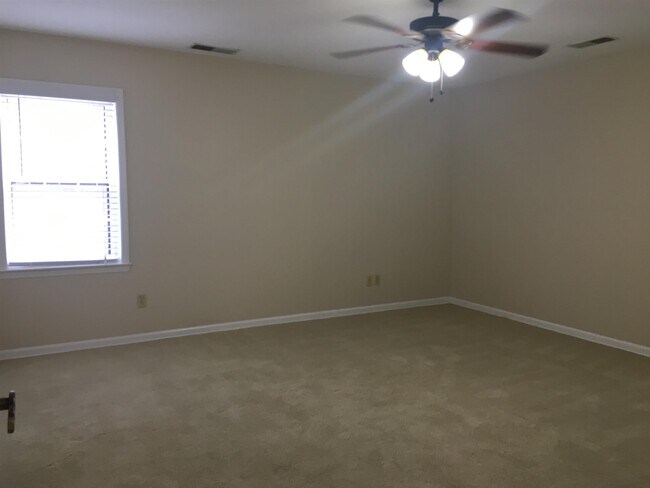 Building Photo - 2159 New Meadow Dr