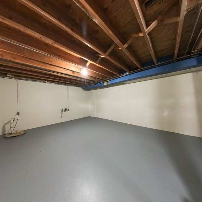 Building Photo - 611 Hickory Hill Ln