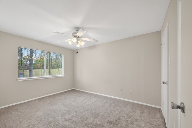 Building Photo - 16022 Old River Rd