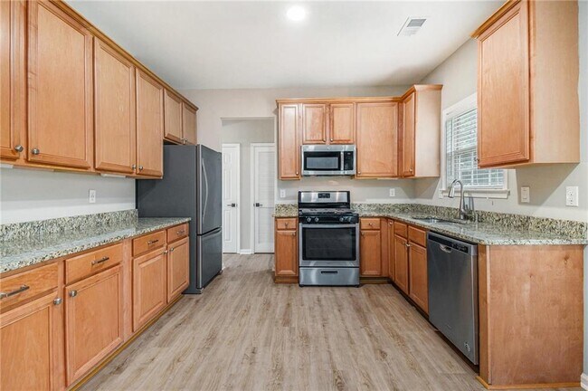 Building Photo - 510 Kingsport Dr