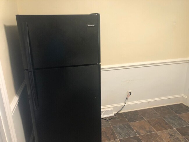 Building Photo - Dresden E - Westchester Duplex