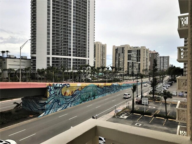 Building Photo - 1825 S Ocean Dr