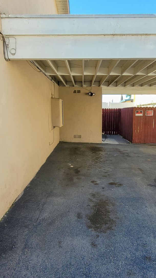 Building Photo - n8031