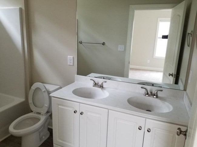 Building Photo - 2305 Brookville Dr