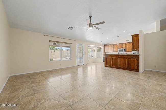 Building Photo - 933 N 94th Pl