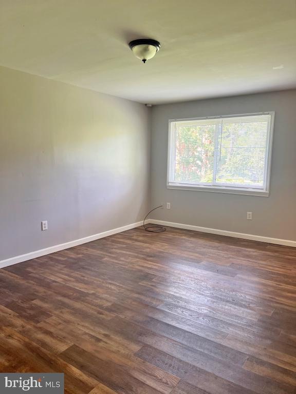 Building Photo - 27 E Main St