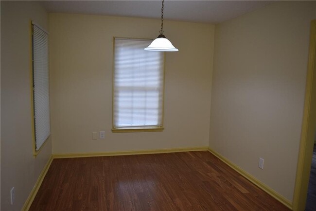 Building Photo - 475 Holly Ridge Dr NW