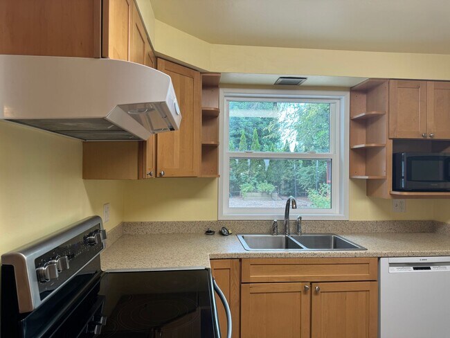 Building Photo - 4 bedroom 2 bathroom home in a great neighborhood!