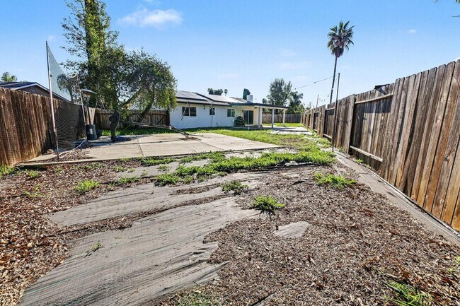 Building Photo - 201 Dorothy Ct