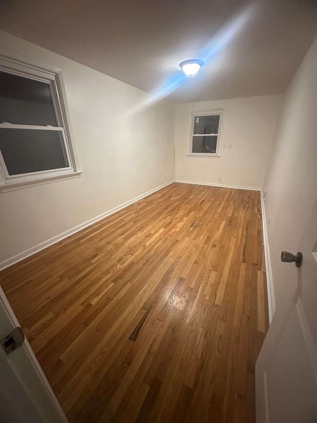 Building Photo - 192 Fairview Ave