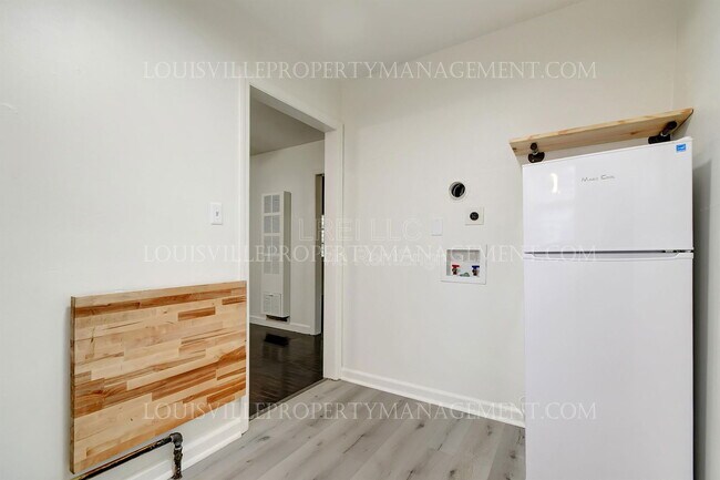 Building Photo - 710 Rubel Ave