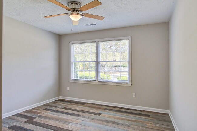 Building Photo - 1805 Chelwood Cir