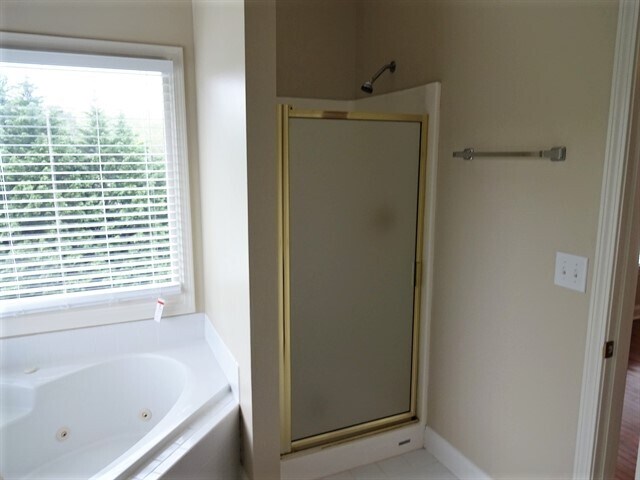Building Photo - 1500 Holly Manor Dr