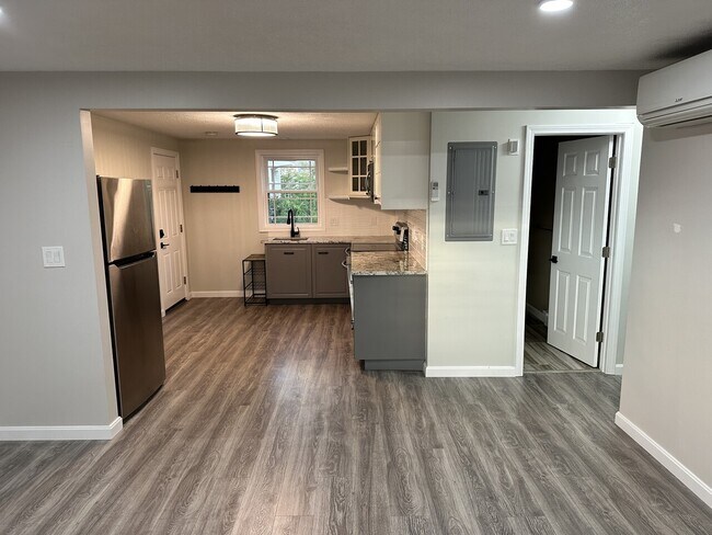 Building Photo - James Apt