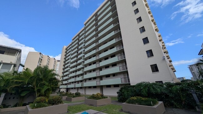 Building Photo - Newly remodeled Large 3 bed/2 bath/2 parking end unit with ocean and city views