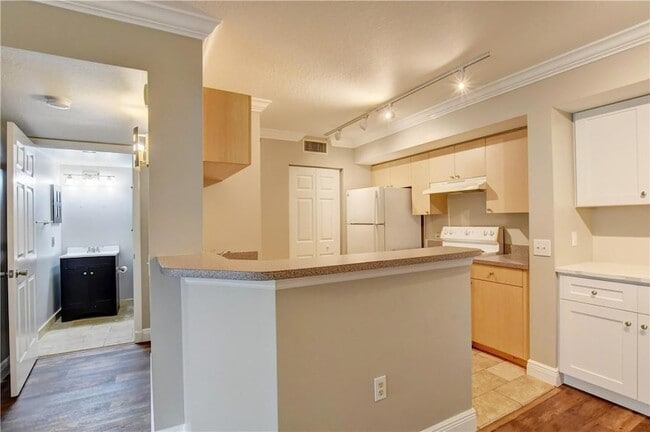 Building Photo - 1312 Villa Cir