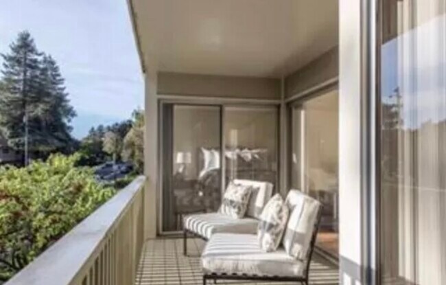 Building Photo - 280 Easy St