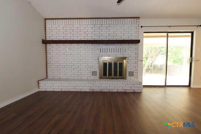 Building Photo - 2625 Phyllis Dr