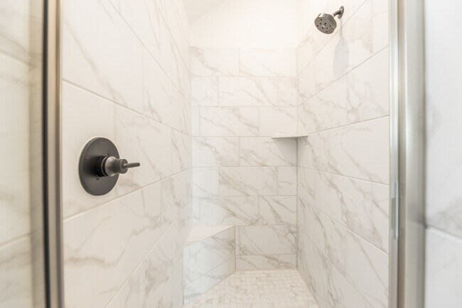 Building Photo - 2802 Sweet Honey Ln