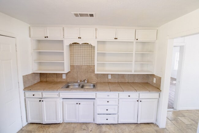 Building Photo - Charming 3-Bed Home in Lubbock 1/2 off first months rent