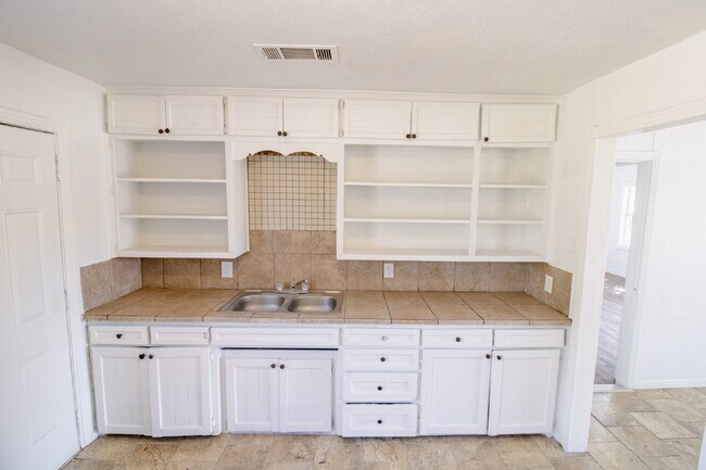 Building Photo - Charming 3-Bed Home in Lubbock