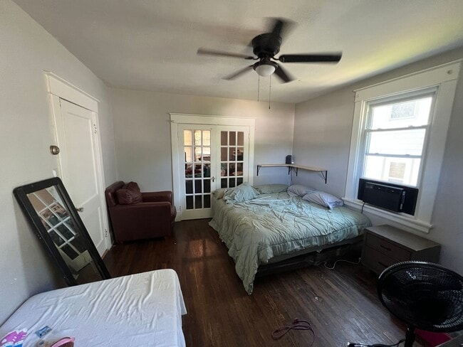 Building Photo - Spacious 4-Bedroom Home