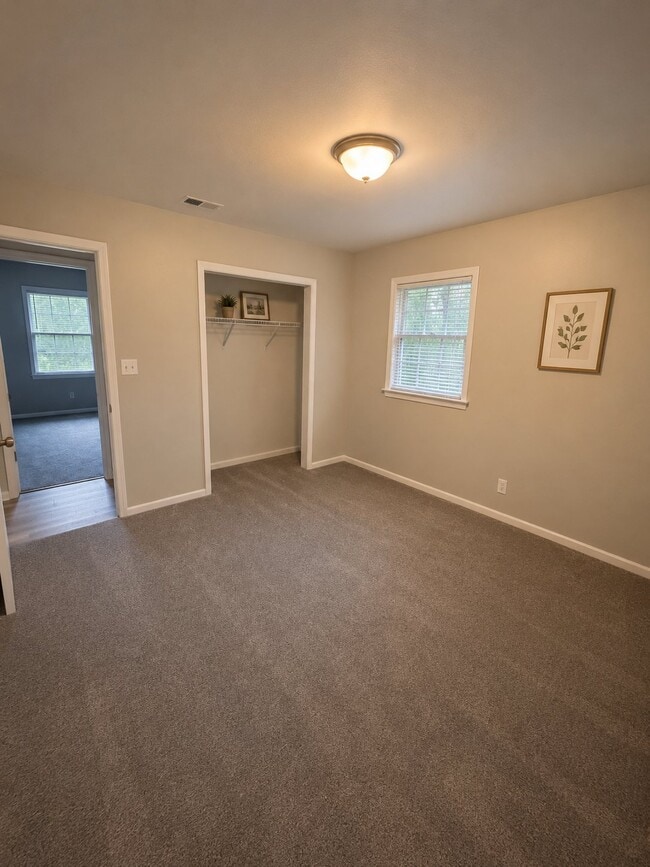 Building Photo - 307 Christopher Cir