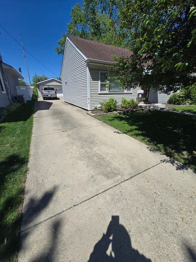 Building Photo - 1436 Beach Ave
