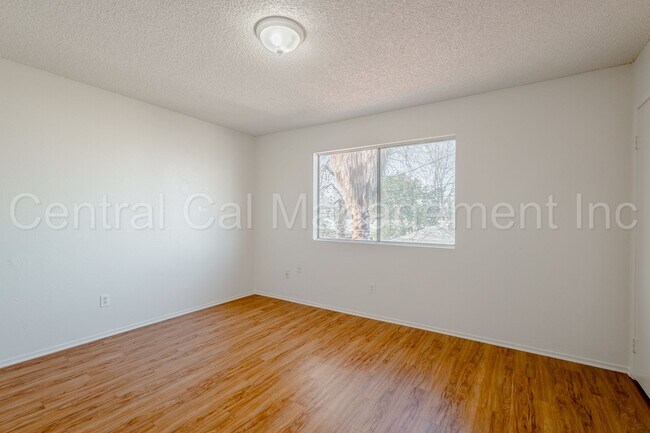 Building Photo - 617 30th St