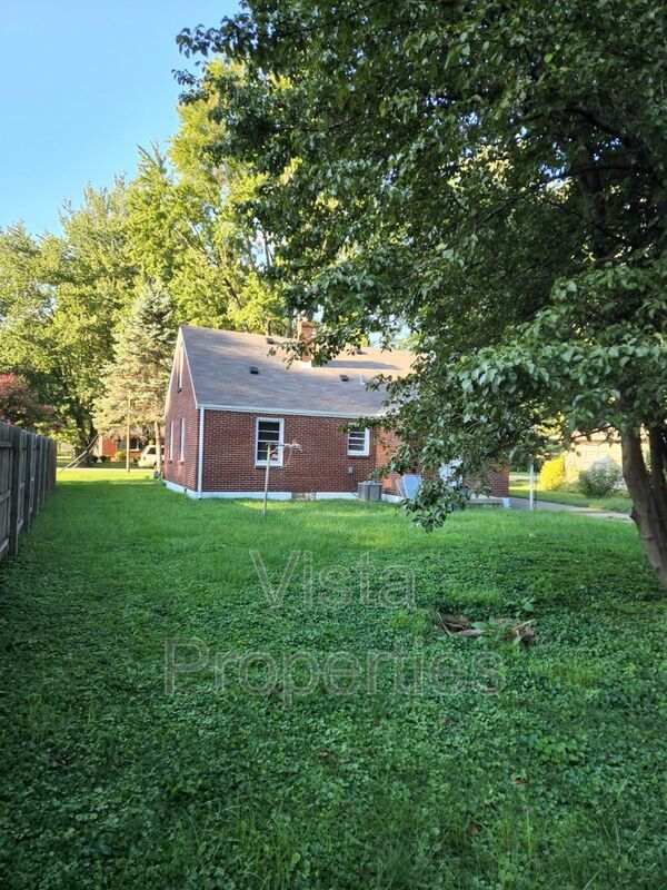 Building Photo - 1402 Fayette Dr