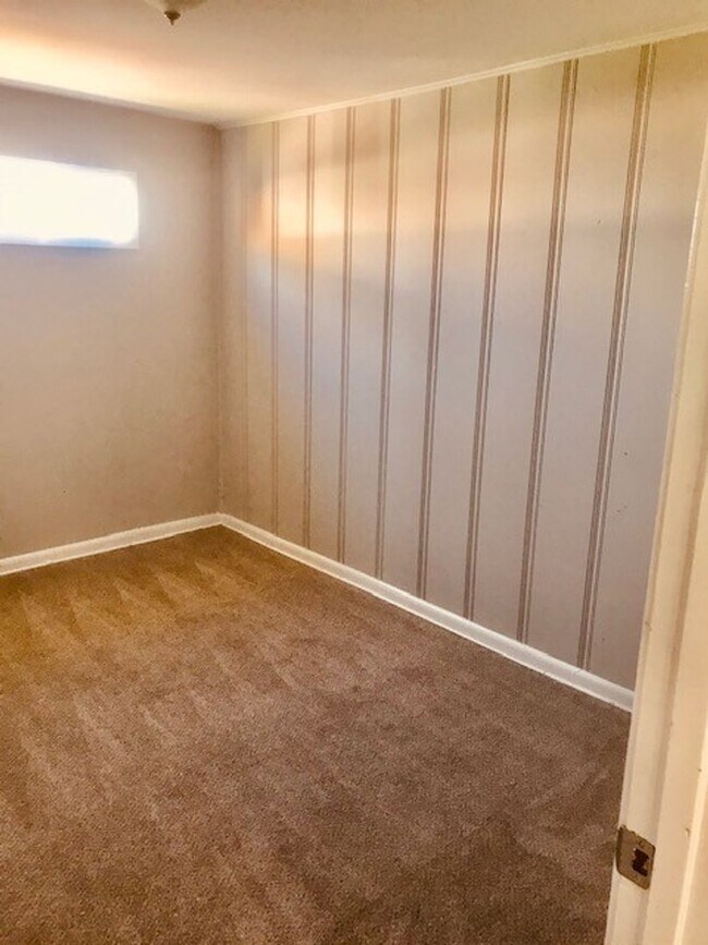 Building Photo - RECENTLY REMODELED 4 BEDROOM 2 BATH HOME I...