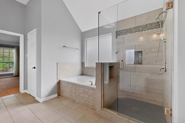 Building Photo - 2643 Henley Dr