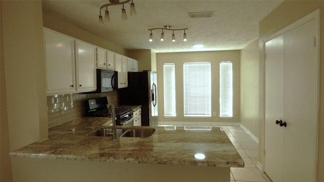 Building Photo - 14715 Cypress Green Dr